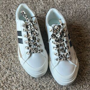 Hey Girl by Corkys tennis shoe (W7)